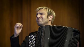 Elegant tungespil.