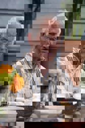 Lance Henriksen stjæler billedet i denne film.