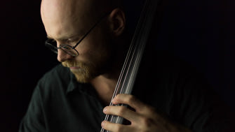 Den poetiske bassist.